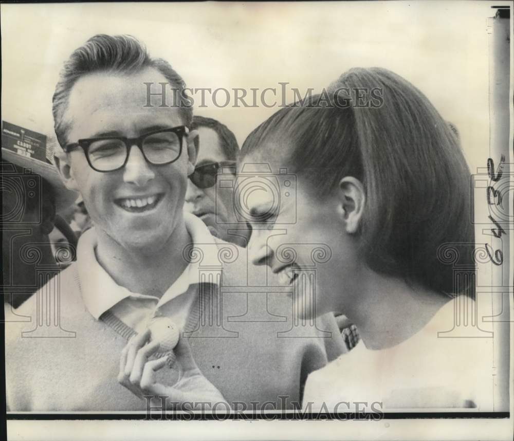 1968 Press Photo Golfer Kermit Zarley &amp; Wife Marilyn at Napa International Open - Historic Images