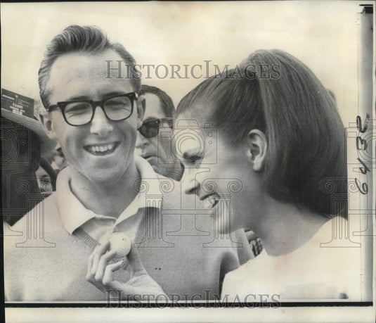 1968 Press Photo Golfer Kermit Zarley & Wife Marilyn at Napa International Open - Historic Images