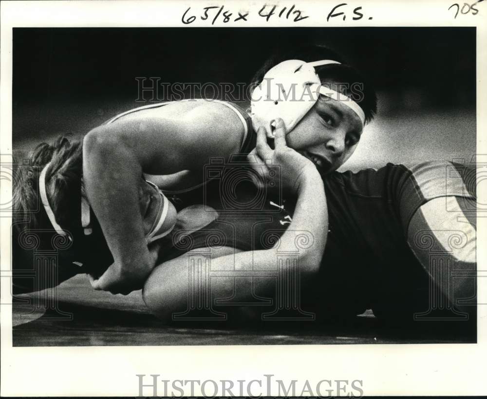 1980 Press Photo Wrestlers Casey Folmer and Rusty King Bellaire in a match - Historic Images