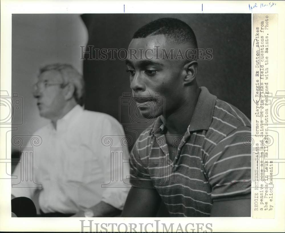 1988 Press Photo Football player Reggie Sutton and Jim Finks face newsmen, LA - Historic Images