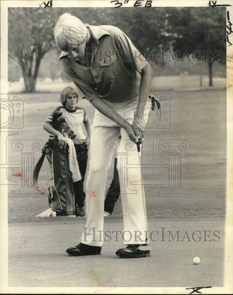 1976 Press Photo Golfer Curt Cook in Colonial Country Club Junior Match - Historic Images