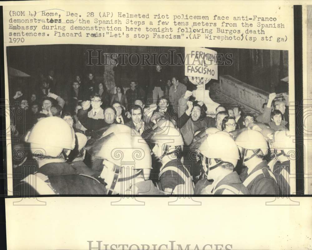 1970 Press Photo Police face anti-Franco protesters at Spanish Embassy in Rome- Historic Images