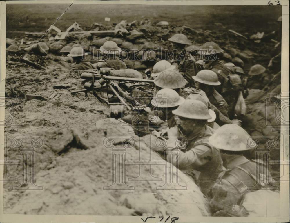 Press Photo World War I troops shown in kneeling firing position - nod08520 - Historic Images