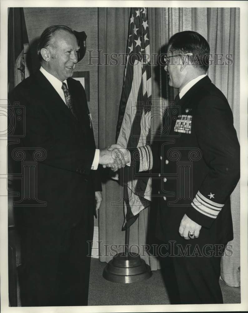 1975 Press Photo Dr. Herbert F. Longenecker and Rear Admiral George L. Cassell - Historic Images