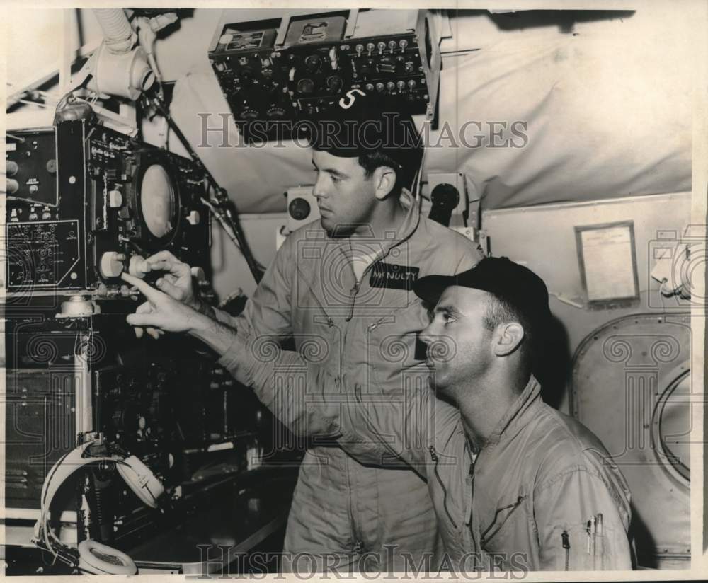 1967 Press Photo Hurricane hunter plane crew members in Belle Chaise - nom01011- Historic Images