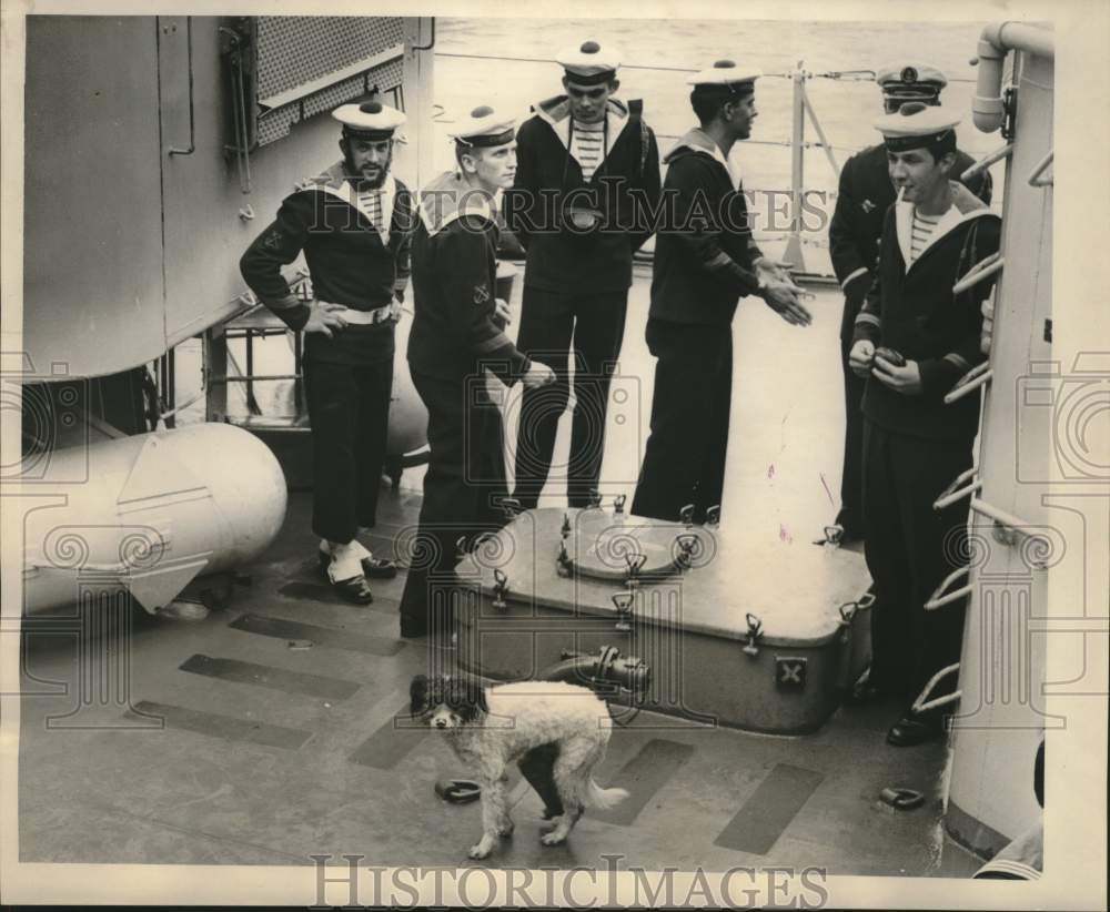 1965 Press Photo Sailors on French Ship Commandant Bory Docked in New Orleans - Historic Images