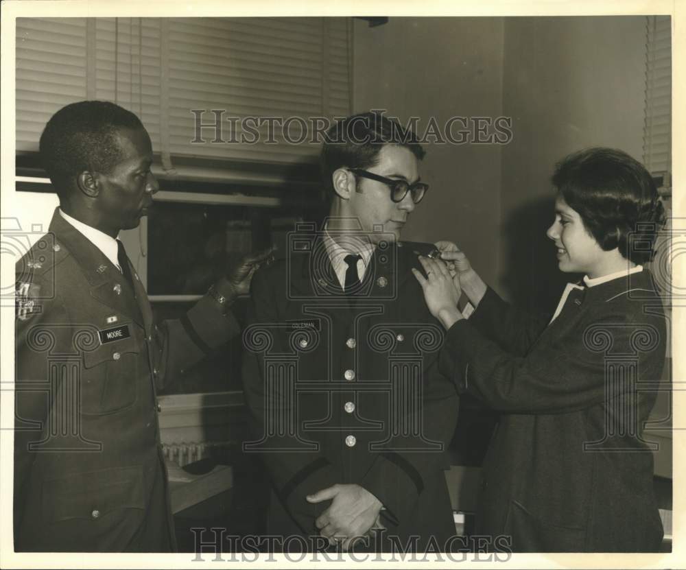 1969 Army Lieutenant Aubrey Coleman Presented Captain&#39;s Bars-Historic Images