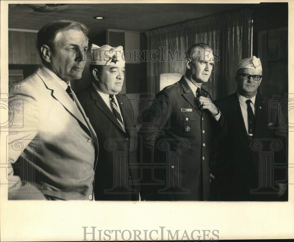 1968 Press Photo Governor McKeithan &amp; General W. C. Westmoreland with Veterans- Historic Images