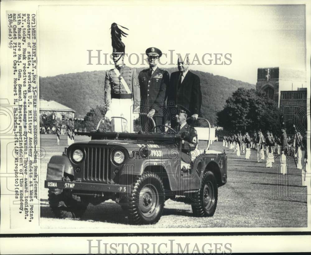 1969 Press Photo Dean Rusk reviews US Military Academy cadets at West Point - Historic Images