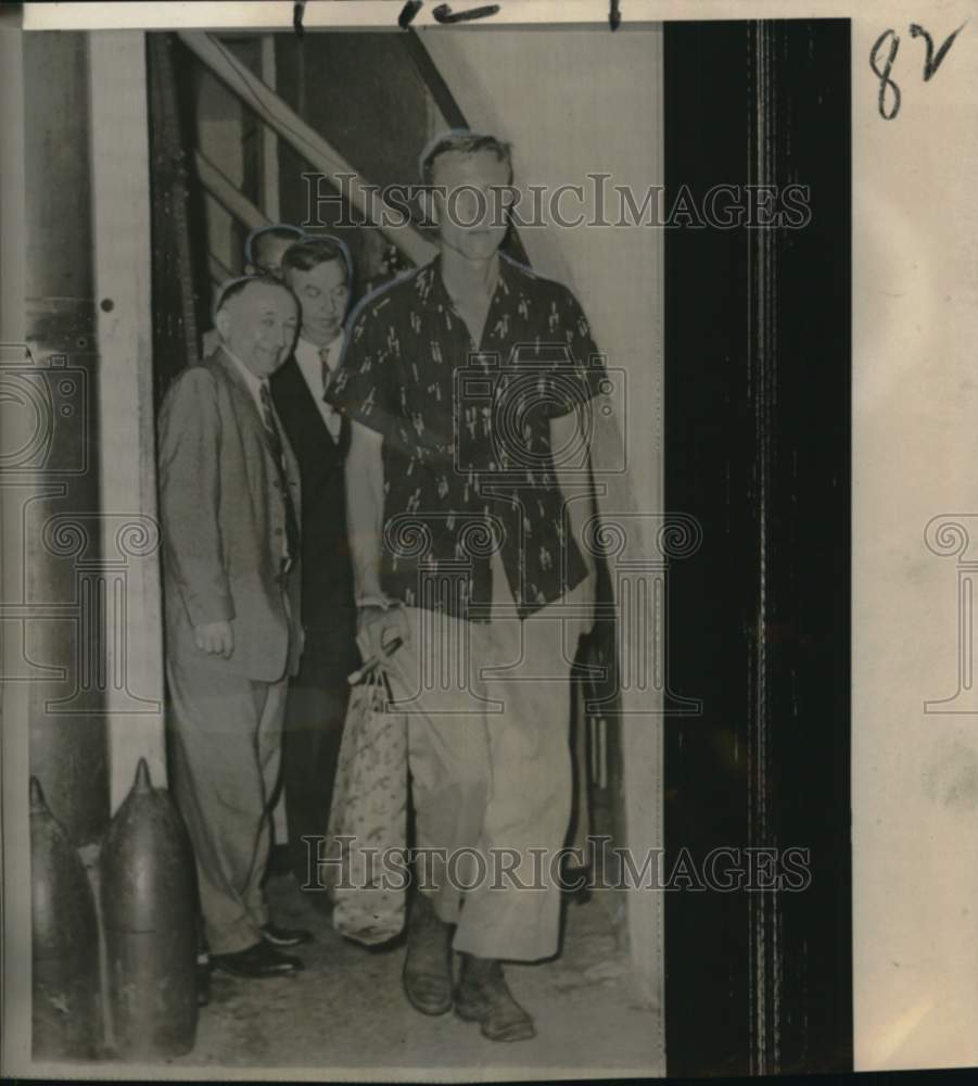 1959 Press Photo Alan Robert Nye arrives at Moisant International Airport- Historic Images