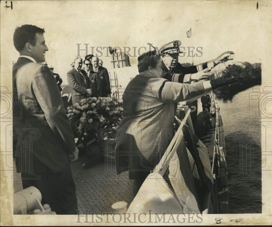 1969 Wreath Cast into Mississippi in Navy Day Memorial Service - Historic Images