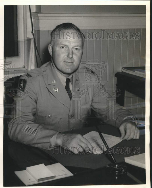 1955 Press Photo Army Corps of Engineers Colonel Milton P. Barschdorf in Office - Historic Images