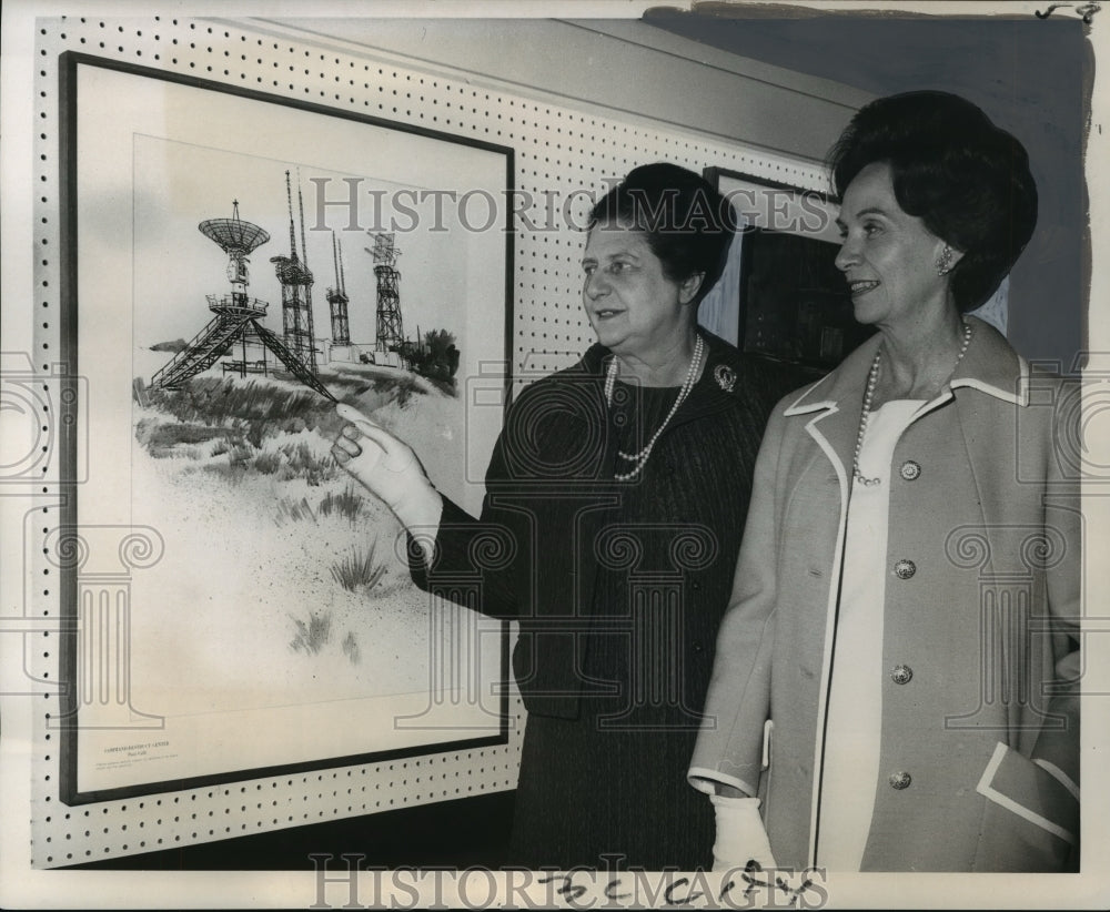 1968 Press Photo A Paul Calle painting is admired at the New Orleans library-Historic Images