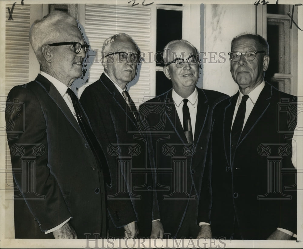 1965 Press Photo Dock Board retirees honored at Royal Orleans Hotel luncheon-Historic Images