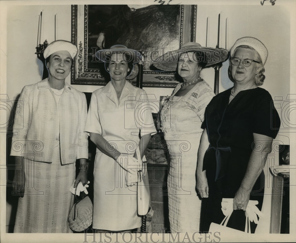 1964 Press Photo Mrs. W. Rogers Brewster with ladies at an event - noo00640-Historic Images