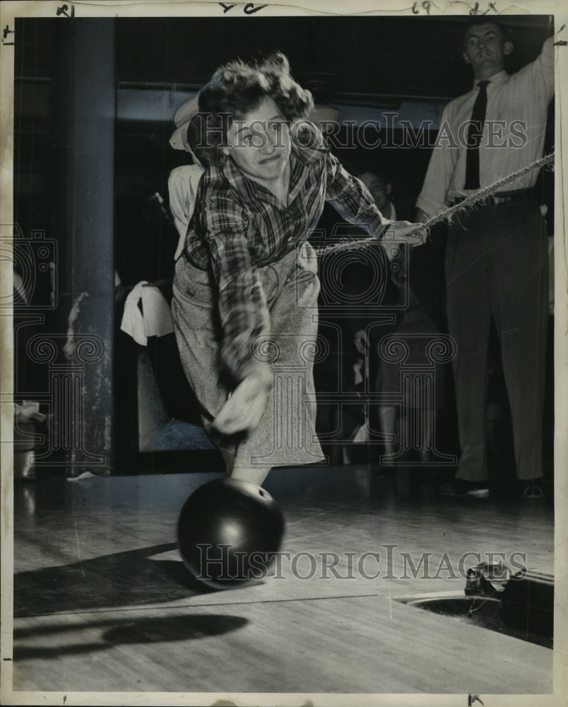 1951 Press Photo Blind bowlers at Fazzio Bowliong alleys - noo01126-Historic Images