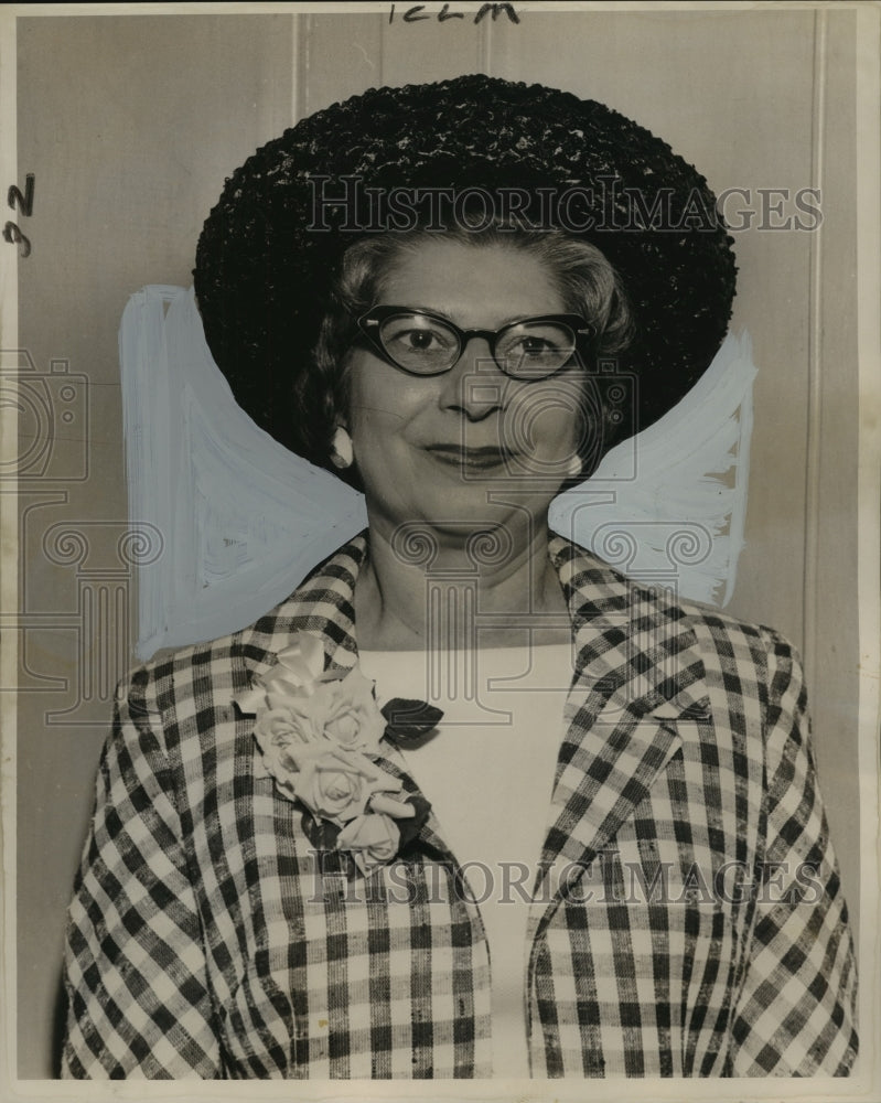 1962 Mrs. Winifred L. Bishop, President of the Women's Bond Club - Historic Images