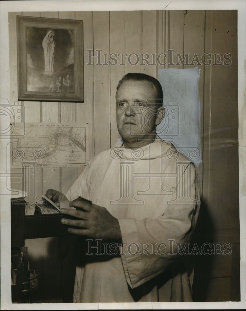 1960 Brother John, director of Ozanam Inn, 829 Camp - Historic Images