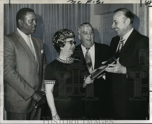 1971 Press Photo Joe D. Waggonner Jr. making presentations, Federal Business - Historic Images