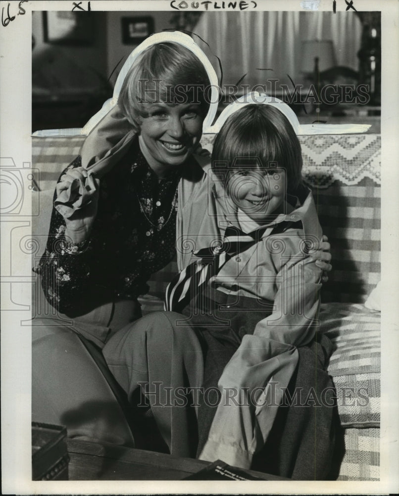 1976 Actors Joyce Bulifant & Robbie Rist in Big John, Little John - Historic Images