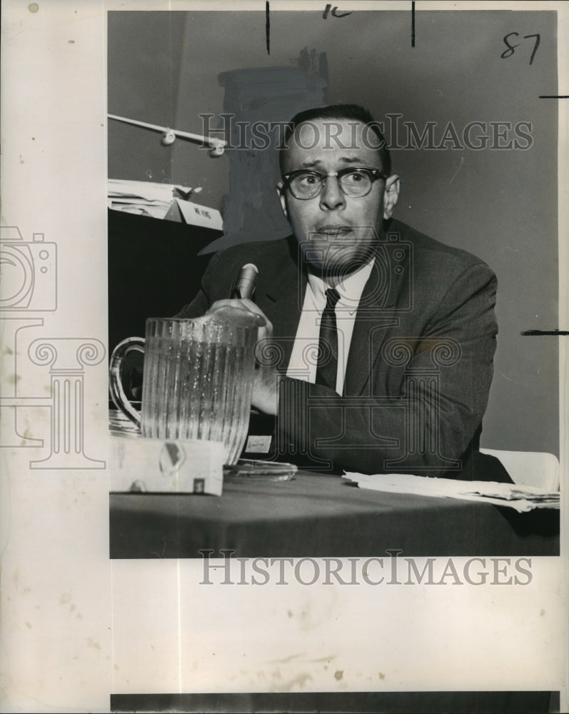 1964 Press Photo Wilfred A. Bryde, an aerospace engineer, witness for FAA - Historic Images