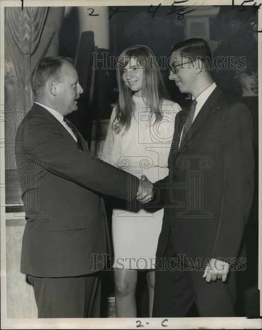 1968 Press Photo Gertrude Burgueires and John Reeks won in Essay Contest - Historic Images