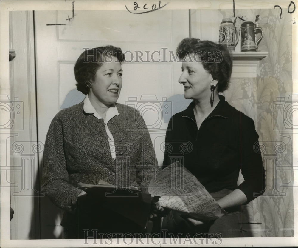 1955 Louisiana Garden Club Federation leaders plan the Flower Show - Historic Images