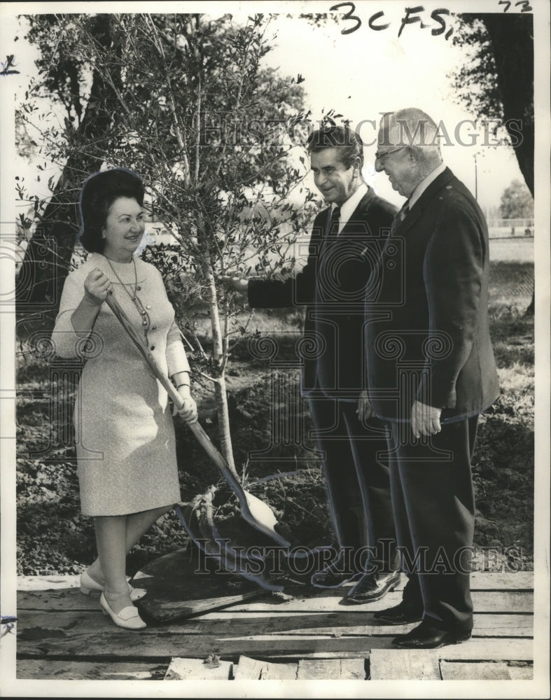 1972 Press Photo Mrs. Harold Castillon, Walter Scott Molero, Henry C. Shindler - Historic Images