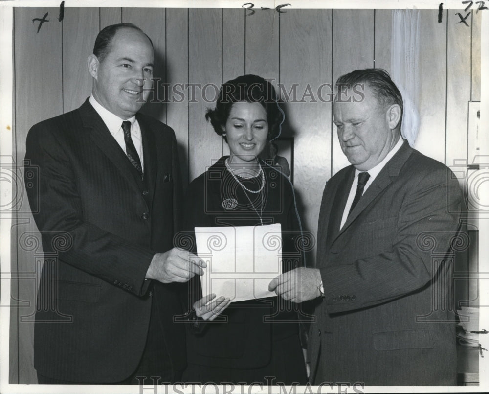 1968 Cultural attractions fund officials discuss prospects - Historic Images