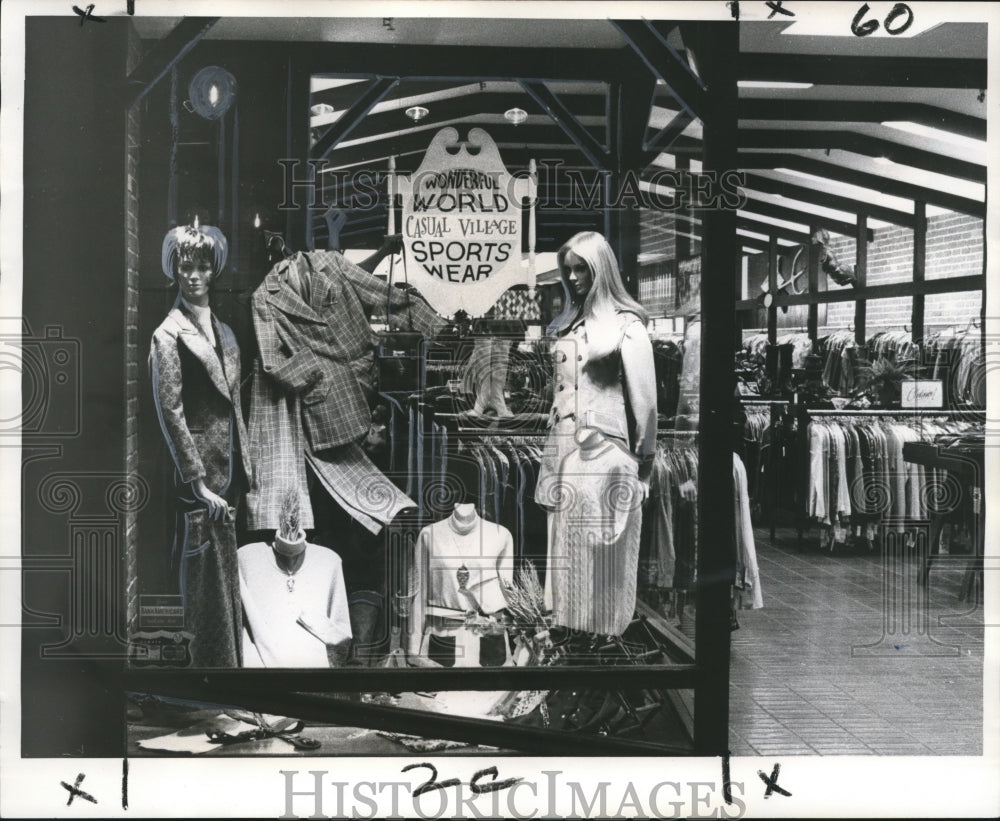 1971 Press Photo Casual Village, an Oakwood Shopping Center, Fashion for Women - Historic Images