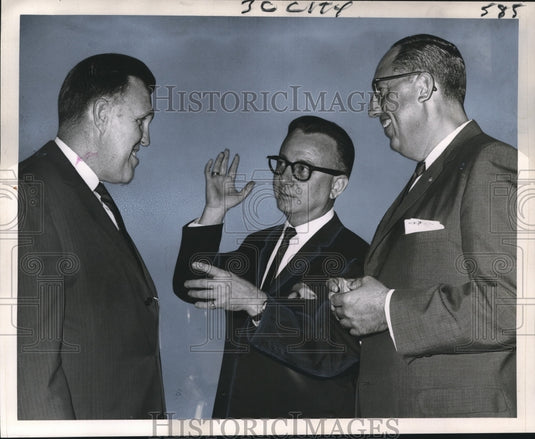 1965 Press Photo Members of Warren Eaton's football team Samuel Clifford, others- Historic Images