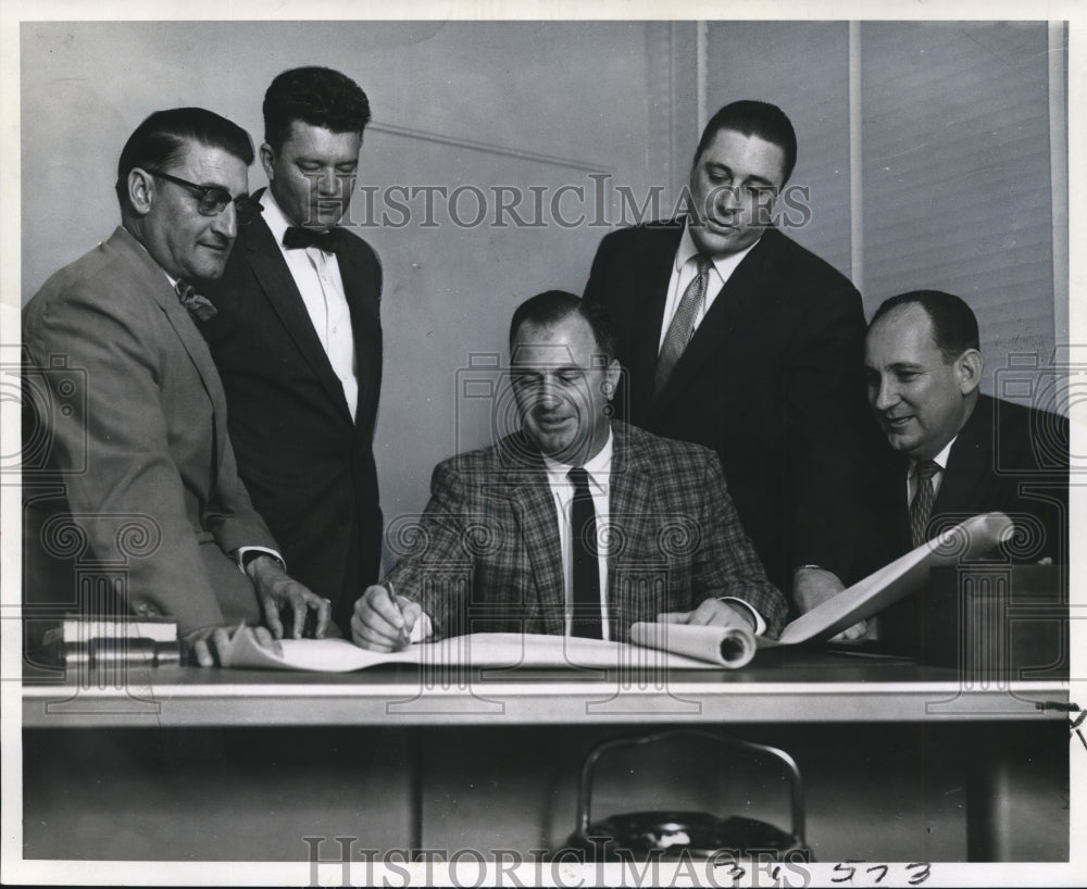 1960 Press Photo Parish and Program Leaders plan for summer recreation program- Historic Images