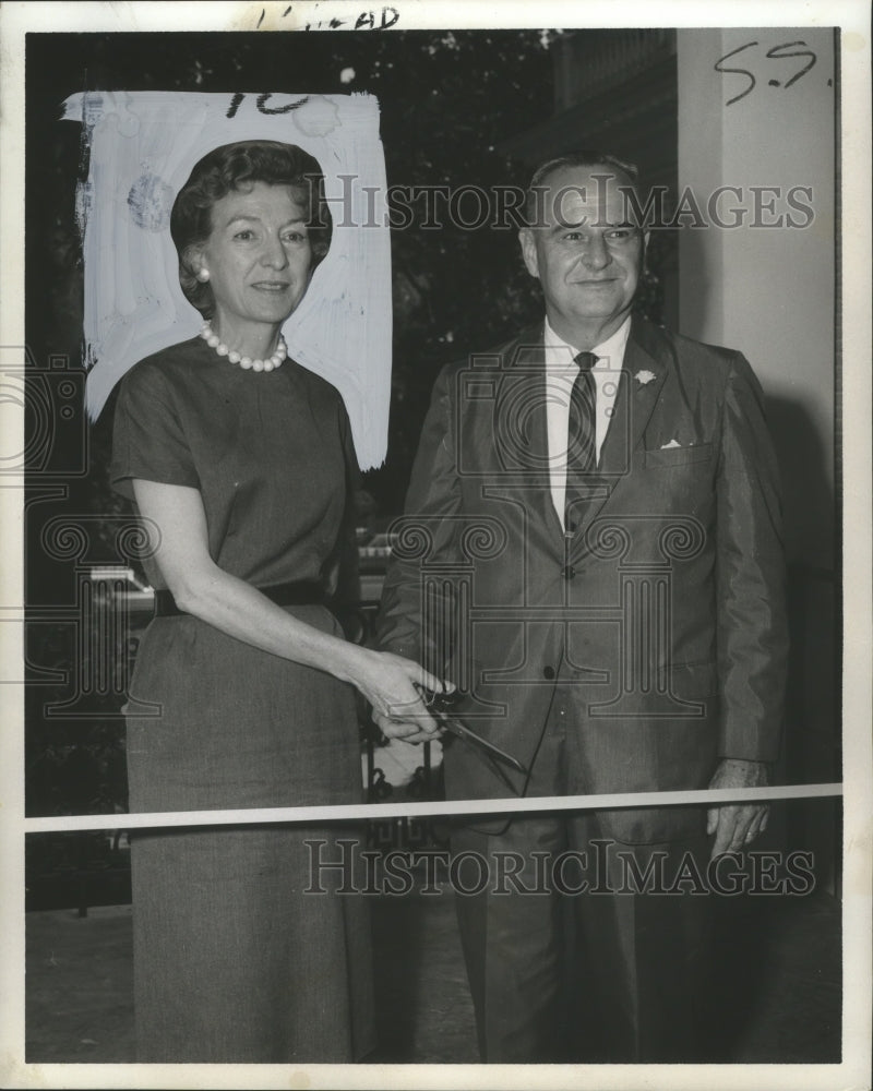 1964 Mrs. Lawrence Chapman &amp; Morgan Shaw of McGehee School - Historic Images