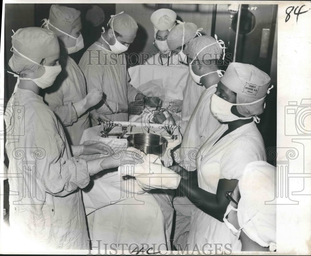 1966 Charity Hospital Physicians and student surgical technicians - Historic Images