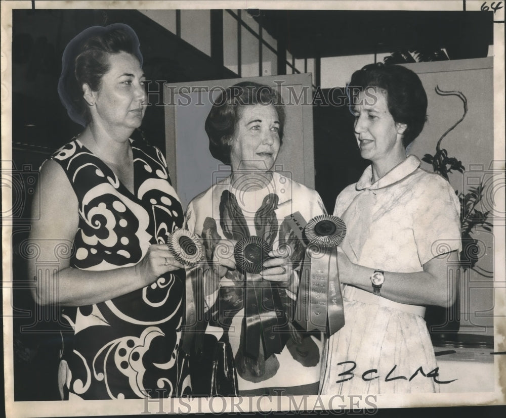 1969 Press Photo Mrs. Nathan M. Childs &amp; fellow Garden Club flower show winners - Historic Images