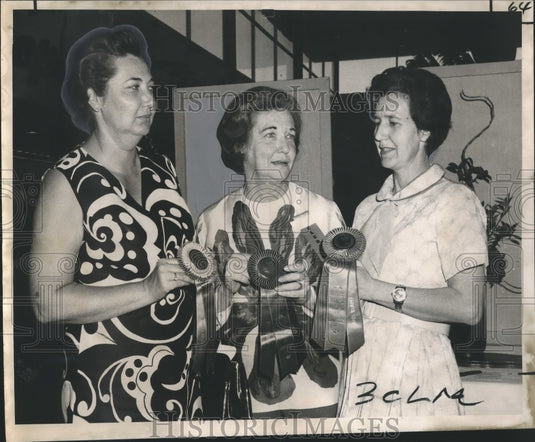 1969 Press Photo Mrs. Nathan M. Childs & fellow Garden Club flower show winners - Historic Images