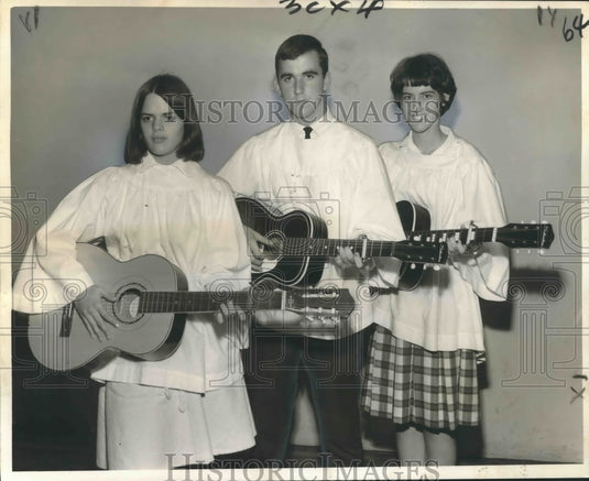 1965 Marna Biddle, Alan White and Pam Coyle playing Guitar Hymns - Historic Images