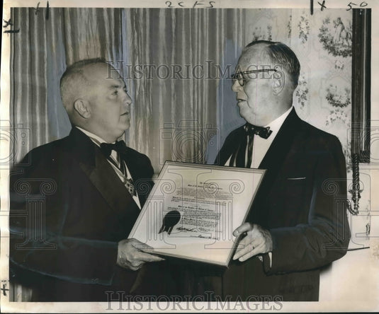 1958 Press Photo Walter Claiborne & Schuyler Orvis hold a charter at Antoine's - Historic Images