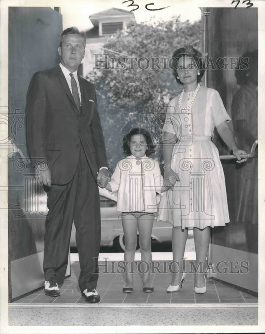 1962 Press Photo Mr. & Mrs. Joseph Childress with Miss Paula at Valencia Club - Historic Images