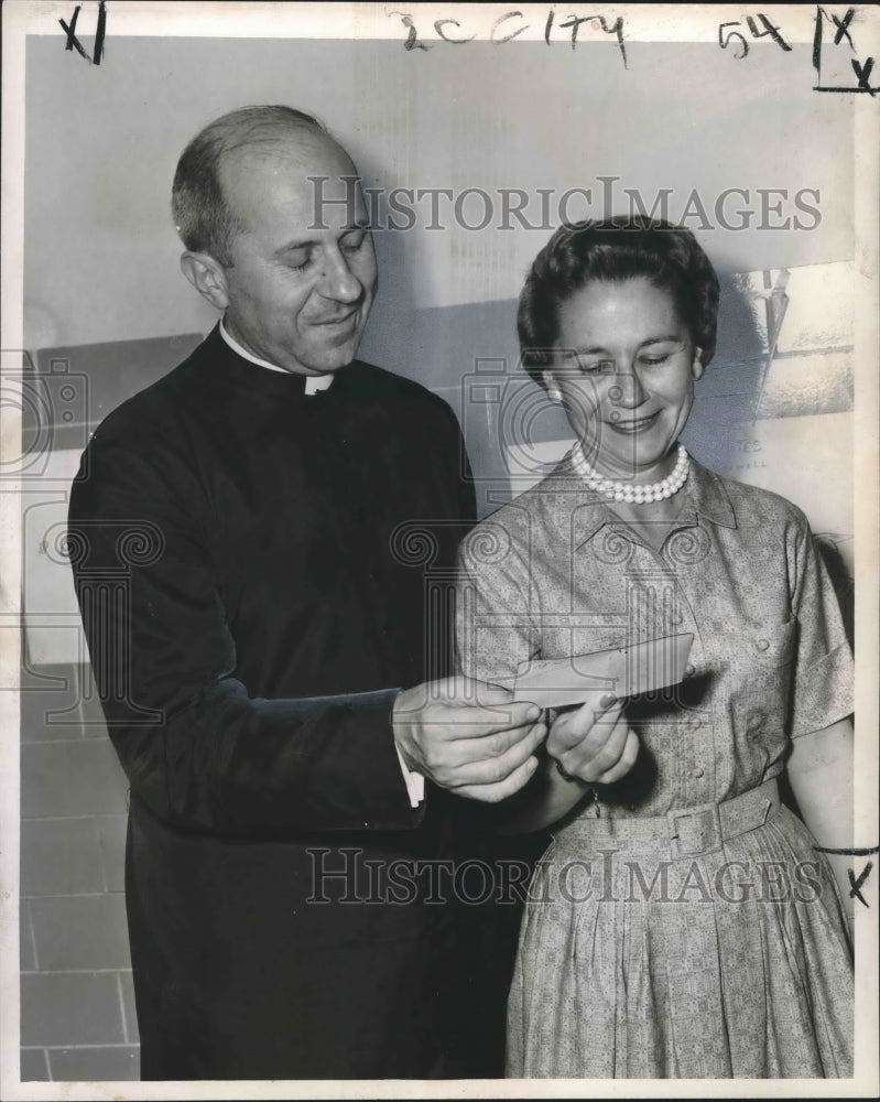 1960 Reverend Francis Hajtas, Mrs. Joseph Cicero receive Check - Historic Images