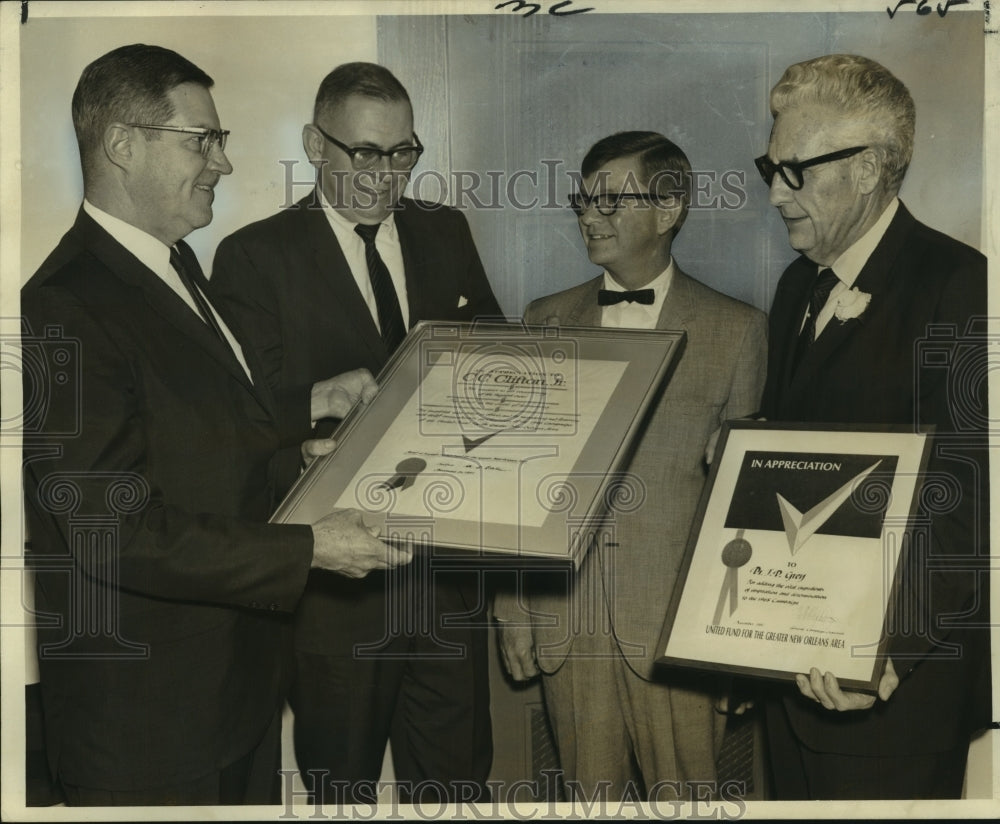 1967 United Fund delegates present citation to C.C. Clifton Jr. - Historic Images