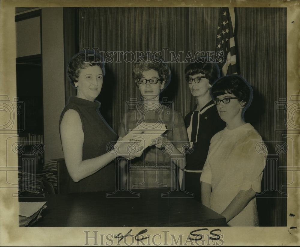 1968 Gamma Phi Sorority presents book to Algiers public library - Historic Images