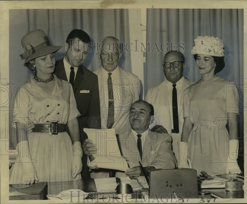 1962 Press Photo Mayor Victor H. Schiro, Louisiana Garden Club Contest Judges-Historic Images