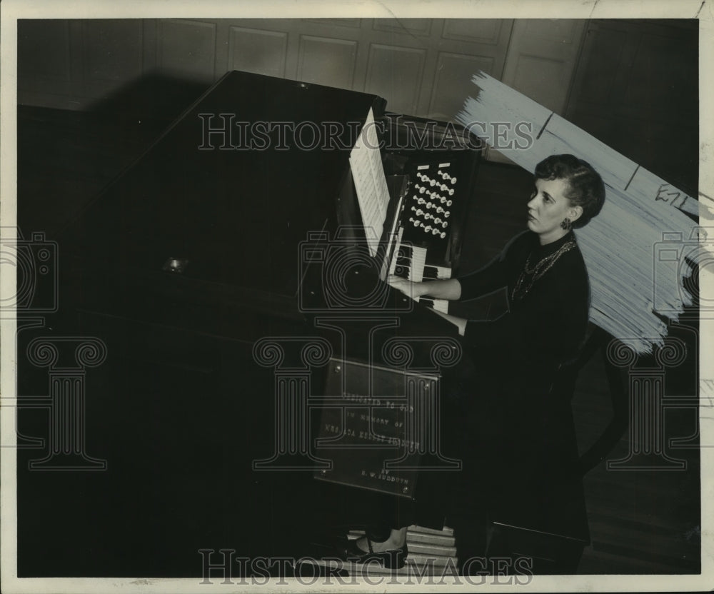 Beatrice Collins, organ, New Orleans Baptist Theological Seminary-Historic Images