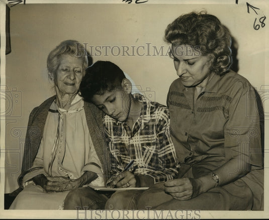1965 Press Photo Edurado Cuesta with Senora Maria de los Angeles & Zolia Cuesta-Historic Images