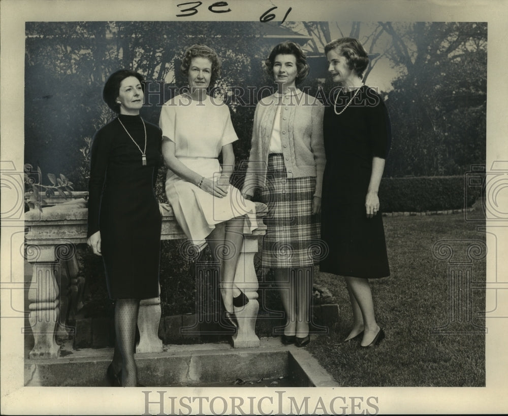 1965 Hostesses for Homes in the Garden District Walking Tours - Historic Images