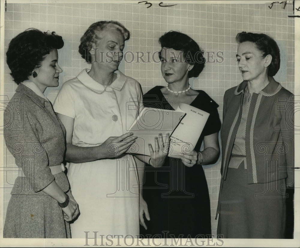 1961 Press Photo Louisiana League of Women Voters officials attended convention-Historic Images