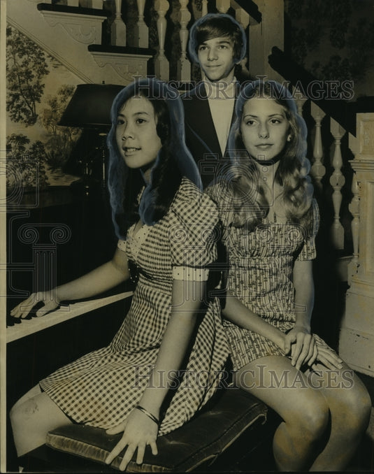 1974 Press Photo Three musical performers of the Junior Philharmonic Society - Historic Images