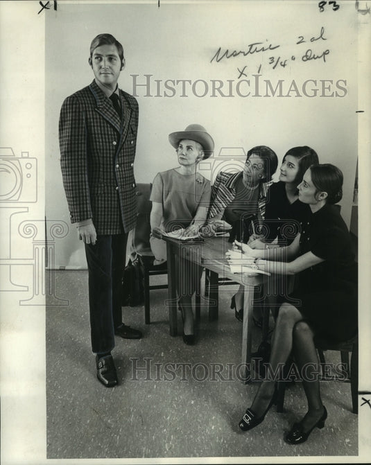 1968 Tony Cueno models a Bill Blass outfit for city's best dressed - Historic Images
