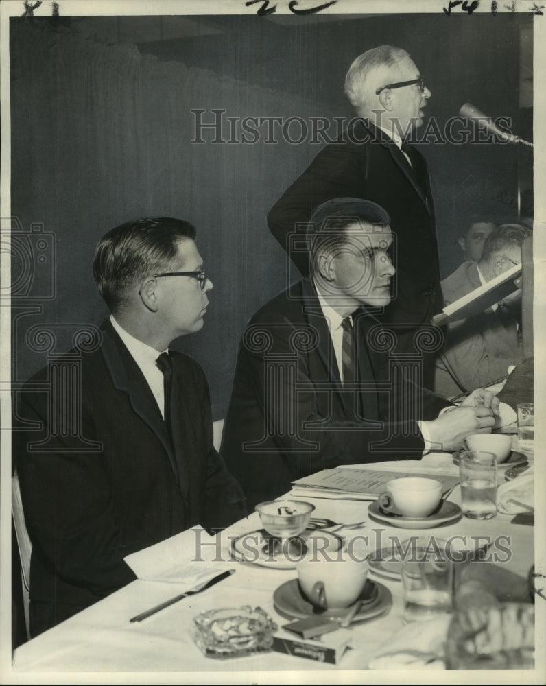 1962 Press Photo Dallas Banker Eugene McElvaney at Salvation Army Fund Drive - Historic Images